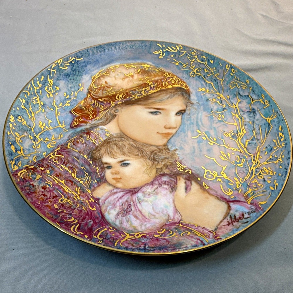 1986 Edna Hibel Mother's Day Plate "Emily and Jennifer" Knowles Plate #4553E